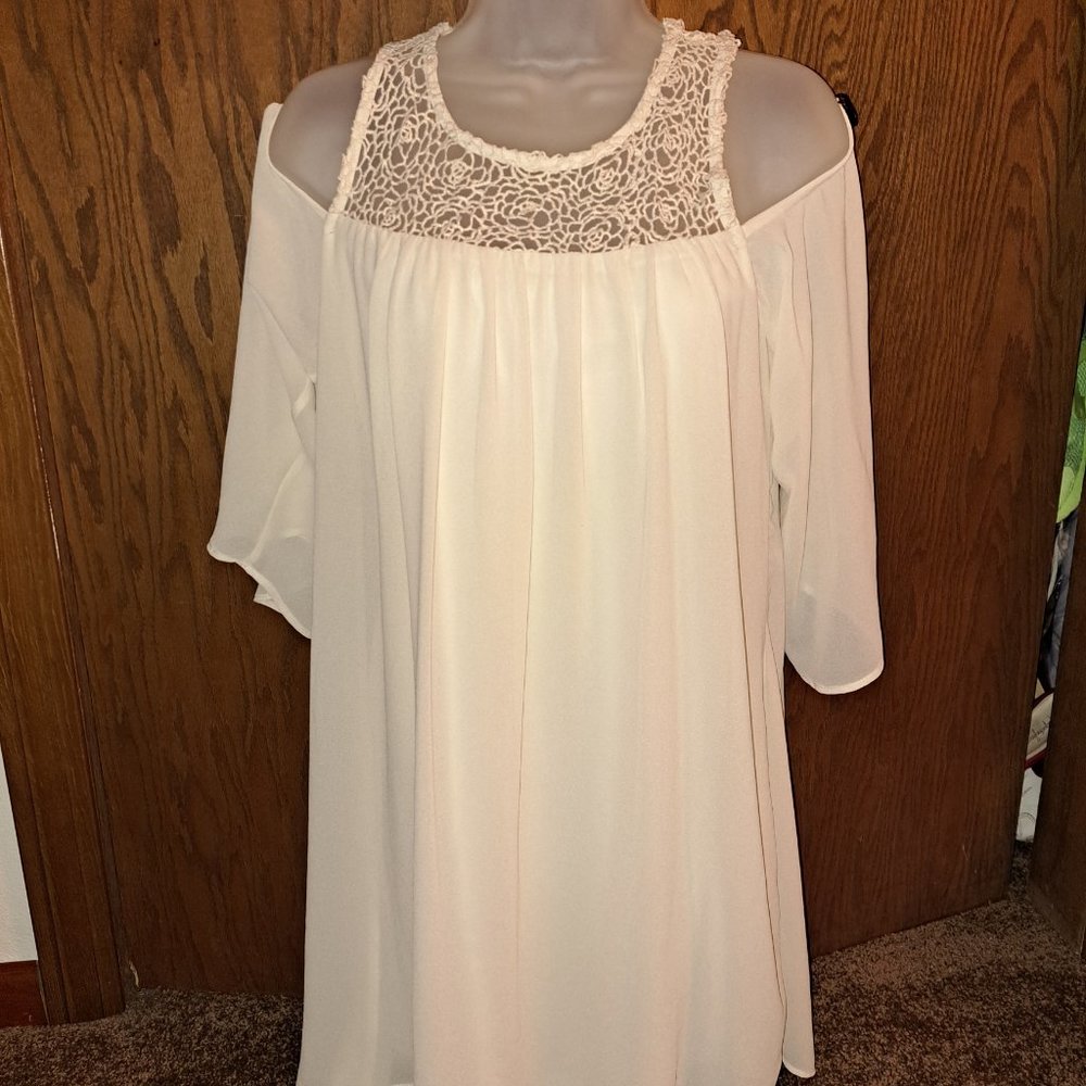 Soul mates Cold Shoulder Dress size Medium - Picture 2 of 7